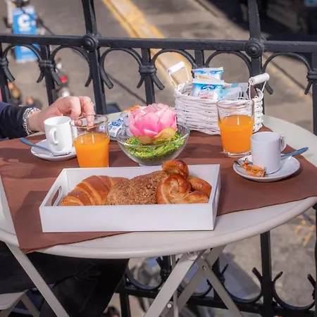 Bed & Breakfast Dolcevita Naples